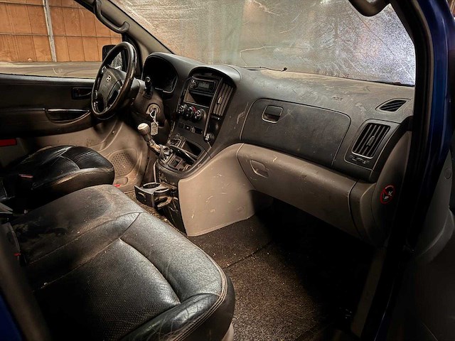 Hyundai - h 300 - 2.5 crdi dynamic dubbel cabine 2-vdh-08 - afbeelding 10 van  13