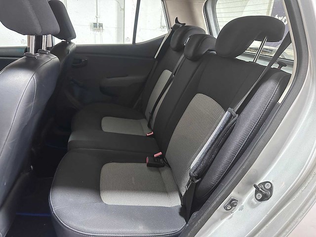 Hyundai - i10 - 1.1 active cool - 75-kpk-3- 2010 - afbeelding 6 van  18
