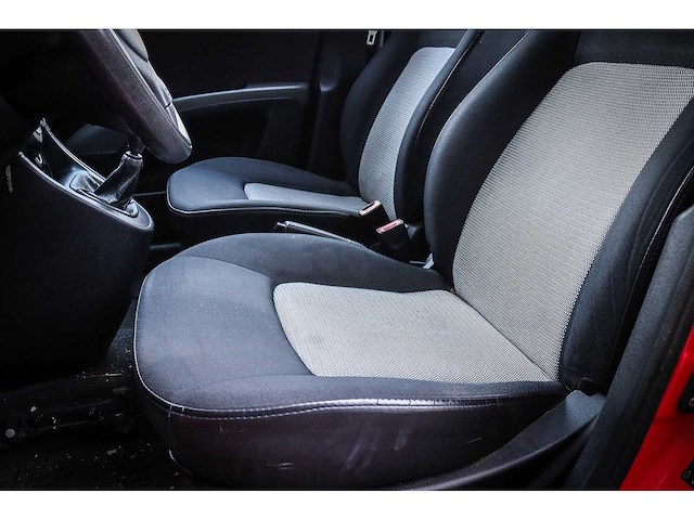 Hyundai - i10 - 1.1 active cool 95-gnj-4 - afbeelding 13 van  17