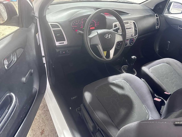 Hyundai - i20 - 1.2i active - 9-tpp-42 - afbeelding 17 van  18