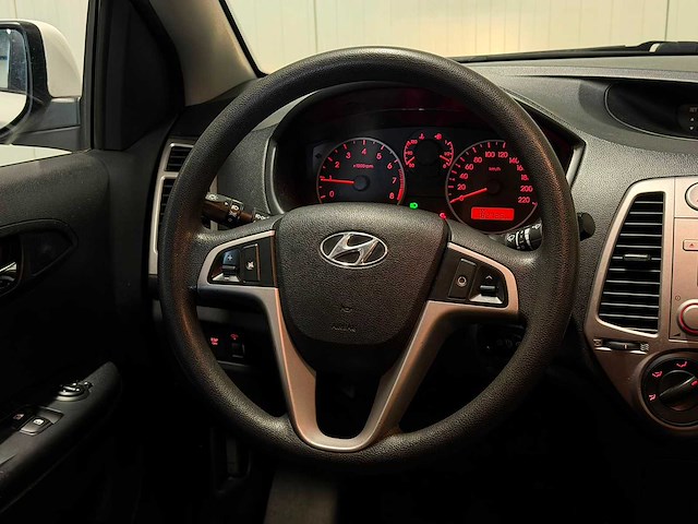 Hyundai - i20 - 1.2i dynamic - car - 2009 23-jtb-3 iaw - afbeelding 4 van  23