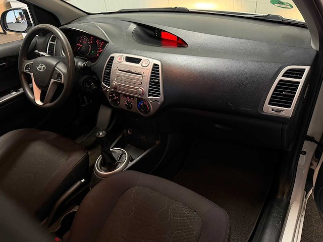 Hyundai - i20 - 1.2i dynamic - car - 2009 23-jtb-3 iaw - afbeelding 5 van  23