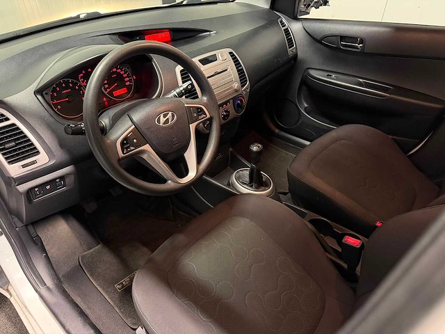 Hyundai - i20 - 1.2i dynamic - car - 2009 23-jtb-3 iaw - afbeelding 22 van  23