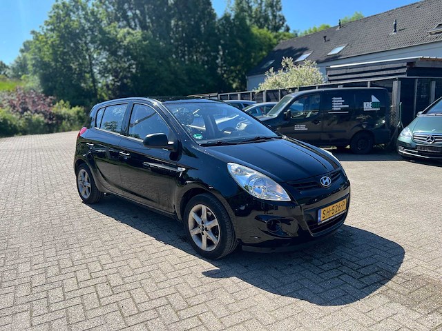 Hyundai - i20 - 1.2i i-drive - car - 2011 - afbeelding 8 van  15