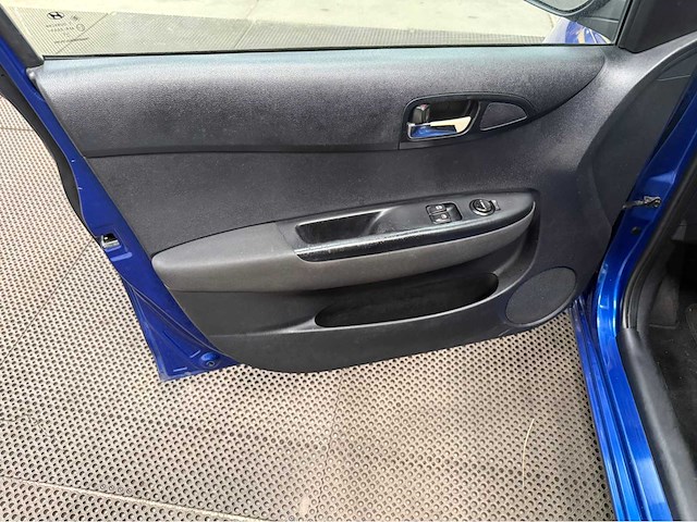 Hyundai - i20 -personenauto - 2010 - afbeelding 3 van  14