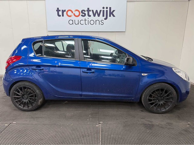 Hyundai - i20 -personenauto - 2010 - afbeelding 11 van  14