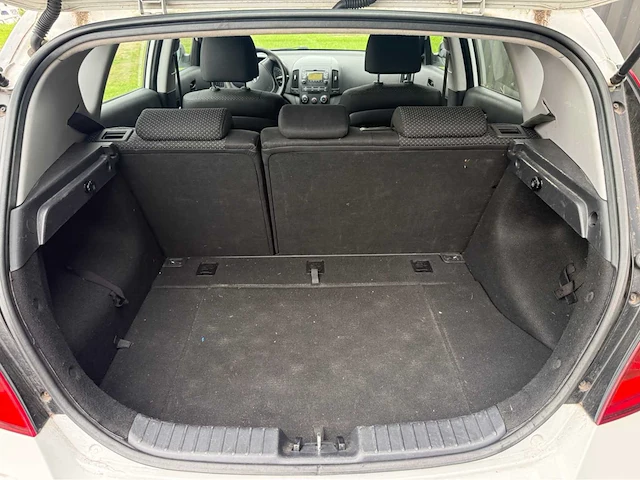 Hyundai - i30 - 1.4i i-drive cool - personenauto - 2011 - afbeelding 9 van  24