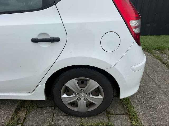Hyundai - i30 - 1.4i i-drive cool - personenauto - 2011 - afbeelding 15 van  24