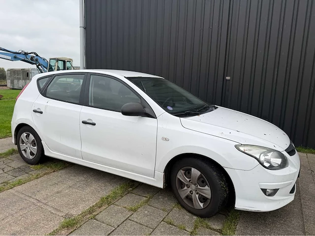 Hyundai - i30 - 1.4i i-drive cool - personenauto - 2011 - afbeelding 16 van  24