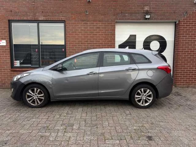 Hyundai - i30 - 1.6 crdi 16v - bg - afbeelding 13 van  21
