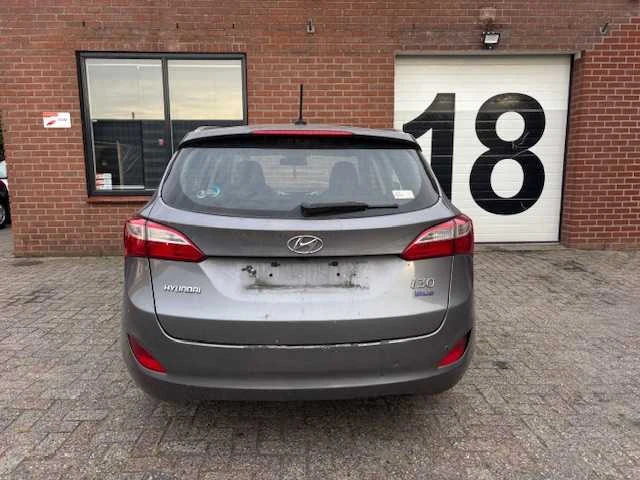 Hyundai - i30 - 1.6 crdi 16v - bg - afbeelding 14 van  21