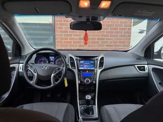 Hyundai - i30 - 1.6 crdi 16v - bg - afbeelding 18 van  21
