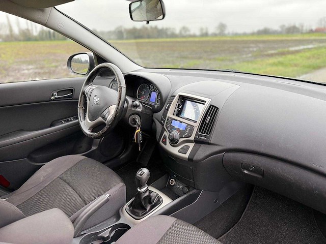 Hyundai - i30 cw - 1.4i i-motion bns. - 57-shl-4 - 2011 - afbeelding 11 van  11