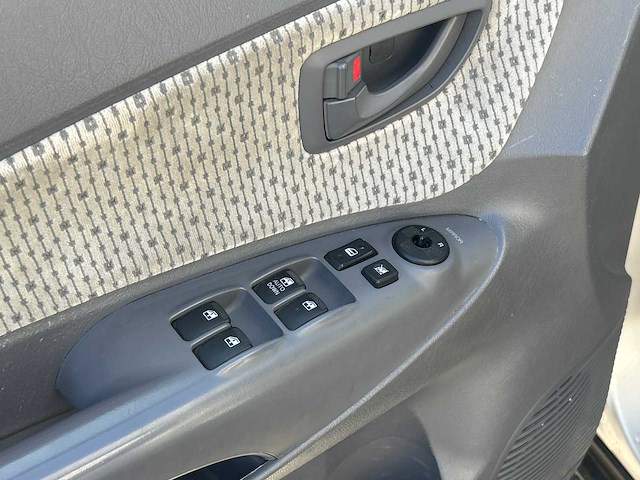 Hyundai - tucson - 2.0i dynamic - car - 2005 - afbeelding 6 van  32