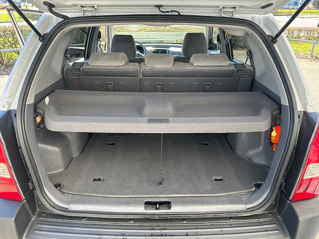 Hyundai - tucson - 2.0i dynamic - car - 2005 - afbeelding 13 van  32