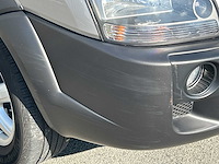 Hyundai - tucson - 2.0i dynamic - car - 2005 - afbeelding 16 van  32