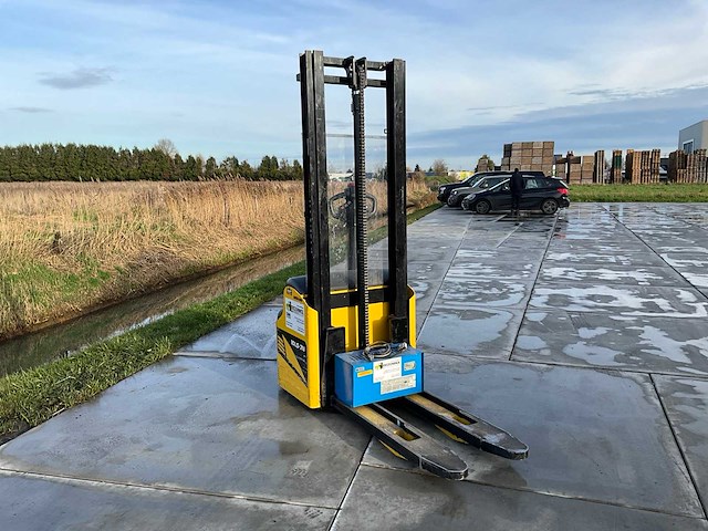 Hyundai 10ls-7ndvc34 stacker - afbeelding 1 van  10