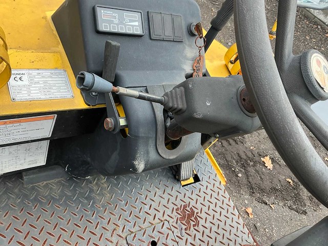 Hyundai 40t-7 industriële trekker defect - afbeelding 6 van  22