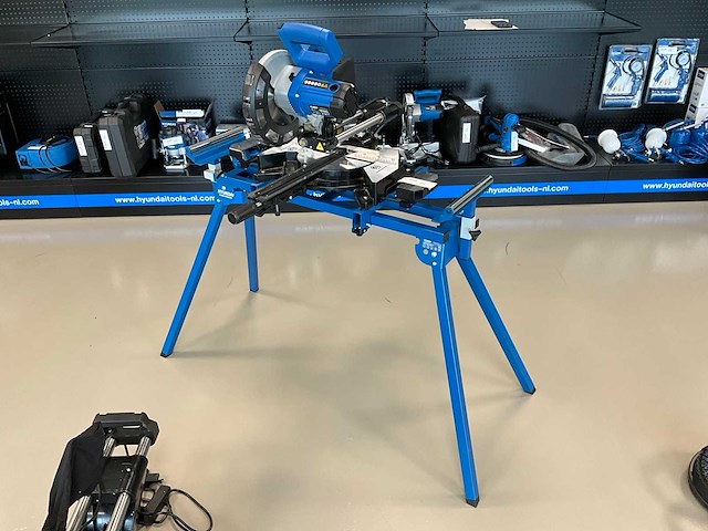 Hyundai 56255 afkortzaag / verstekzaag op onderstel - afbeelding 1 van  7