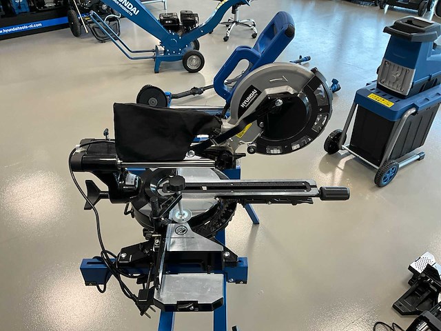 Hyundai 56255 afkortzaag / verstekzaag op onderstel - afbeelding 4 van  7