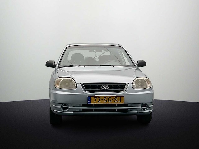 Hyundai accent 1.3i active young | 72-sg-sj - afbeelding 2 van  18