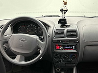 Hyundai accent 1.3i active young | 72-sg-sj - afbeelding 4 van  18