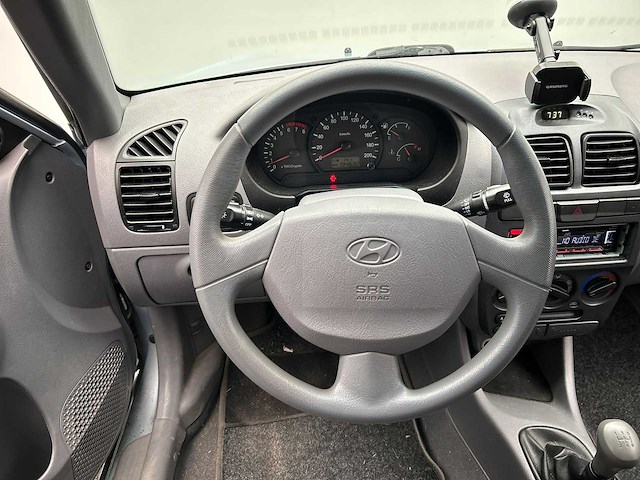 Hyundai accent 1.3i active young | 72-sg-sj - afbeelding 9 van  18