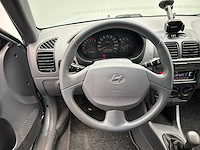 Hyundai accent 1.3i active young | 72-sg-sj - afbeelding 9 van  18