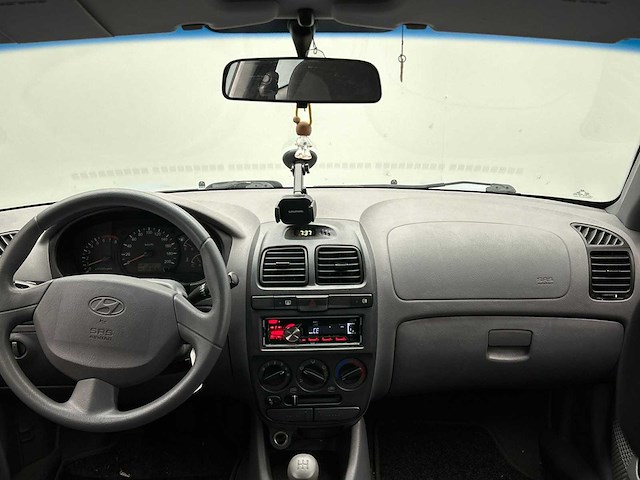 Hyundai accent 1.3i active young | 72-sg-sj - afbeelding 11 van  18