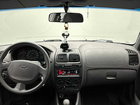 Hyundai accent 1.3i active young | 72-sg-sj - afbeelding 11 van  18