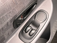 Hyundai accent 1.3i active young | 72-sg-sj - afbeelding 12 van  18