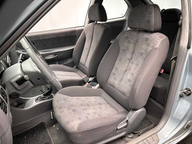 Hyundai accent 1.3i active young | 72-sg-sj - afbeelding 15 van  18