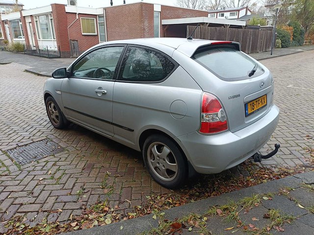 Hyundai accent 1.4i dynamic, 18-tf-kx - afbeelding 8 van  13