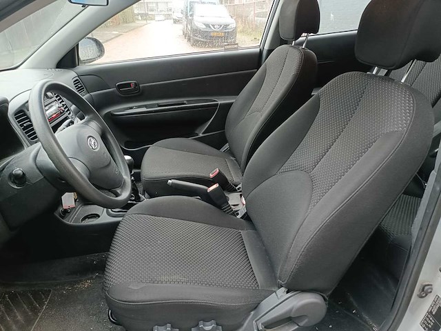 Hyundai accent 1.4i dynamic, 18-tf-kx - afbeelding 12 van  13