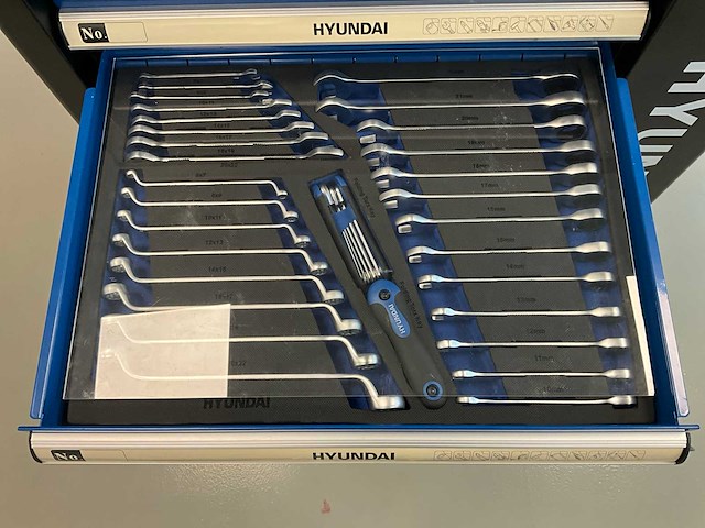 Hyundai gereedschapswagen met inhoud - afbeelding 7 van  11