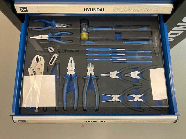 Hyundai gereedschapswagen met inhoud - afbeelding 9 van  11