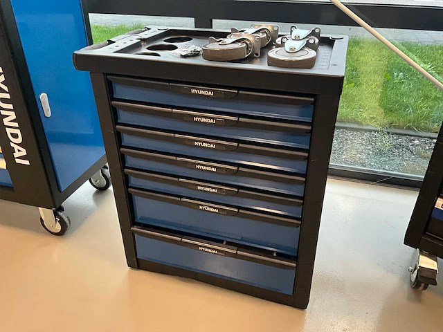 Hyundai gereedschapswagen met inhoud - afbeelding 1 van  9