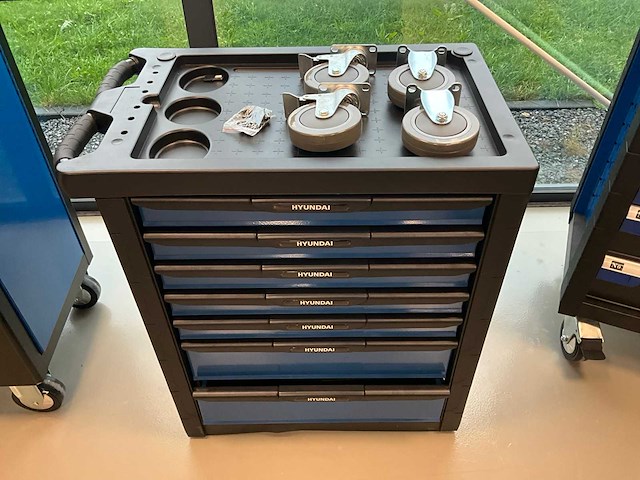 Hyundai gereedschapswagen met inhoud - afbeelding 2 van  9