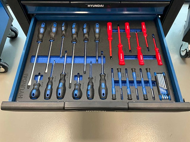 Hyundai gereedschapswagen met inhoud - afbeelding 5 van  9