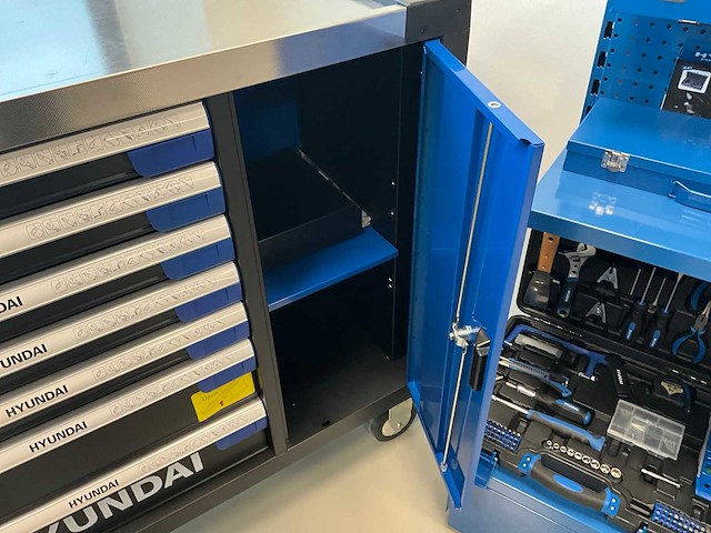 Hyundai gereedschapswagen met inhoud - afbeelding 2 van  11