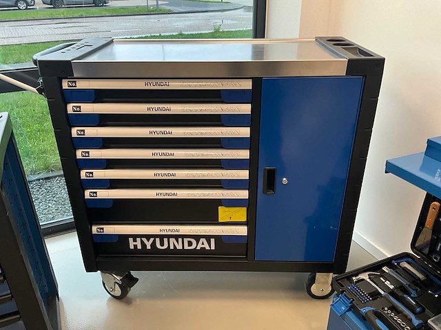 Hyundai gereedschapswagen met inhoud - afbeelding 1 van  11