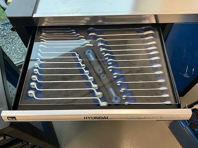 Hyundai gereedschapswagen met inhoud - afbeelding 5 van  11