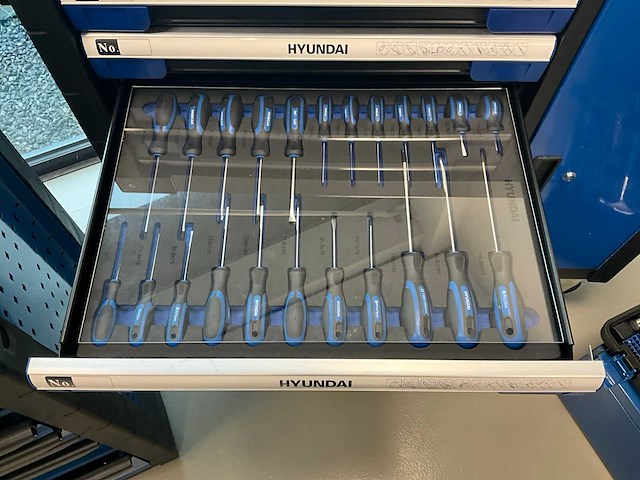 Hyundai gereedschapswagen met inhoud - afbeelding 7 van  11