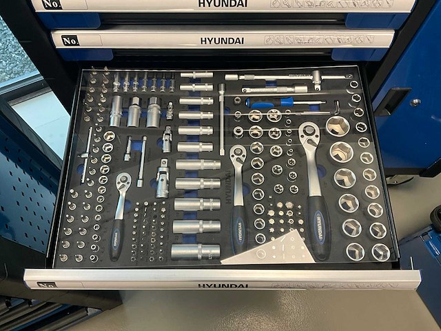 Hyundai gereedschapswagen met inhoud - afbeelding 8 van  11