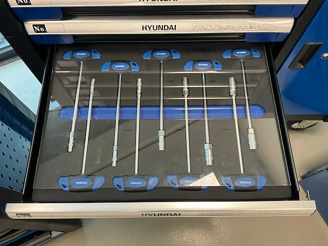 Hyundai gereedschapswagen met inhoud - afbeelding 9 van  11