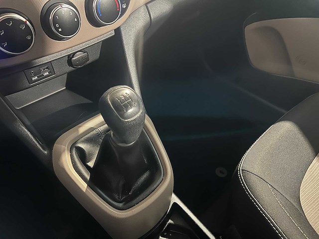 Hyundai i10 1.0i i-motion, 2-xdx-77 - afbeelding 7 van  17