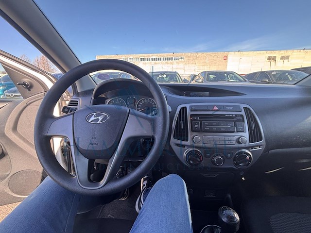 Hyundai i20 1.2i comfort, 2013 - afbeelding 7 van  31