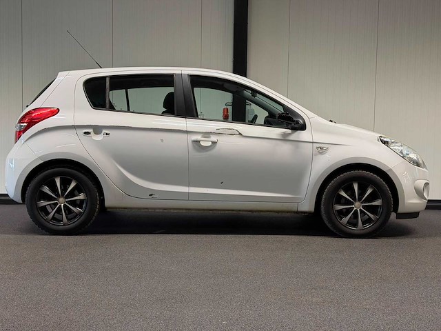 Hyundai i20 1.2i dynamic 2009 | 23-jtb-3 - afbeelding 3 van  24