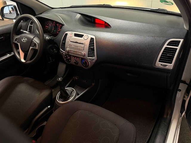 Hyundai i20 1.2i dynamic 2009 | 23-jtb-3 - afbeelding 9 van  24