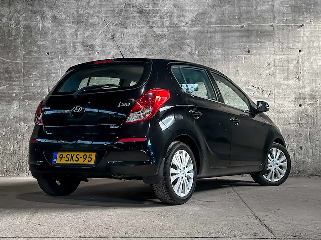 Hyundai i20 1.2i i-deal 86pk 2013 (origineel-nl), 9-sks-95 - afbeelding 2 van  43